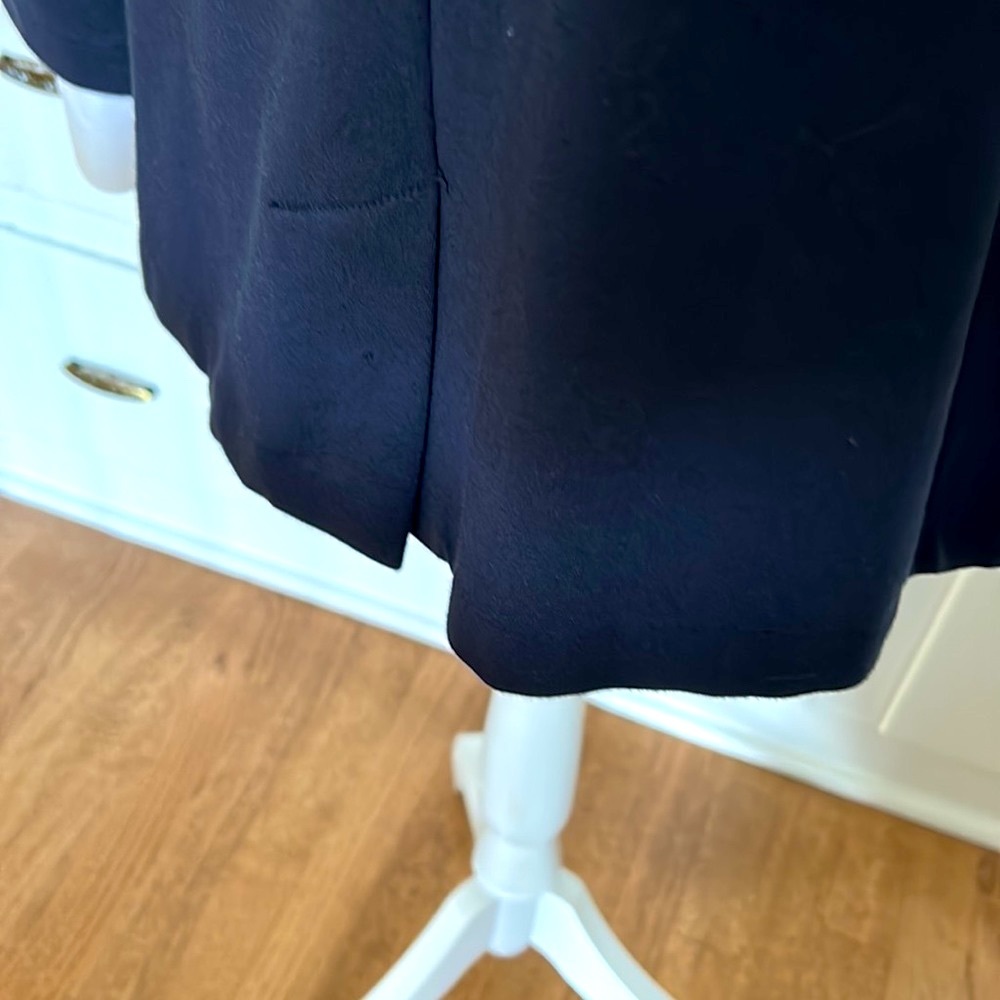 Liz Claiborne knit blazer. Navy blue size Medium. Soft, comfortable fabric - Picture 5 of 9
